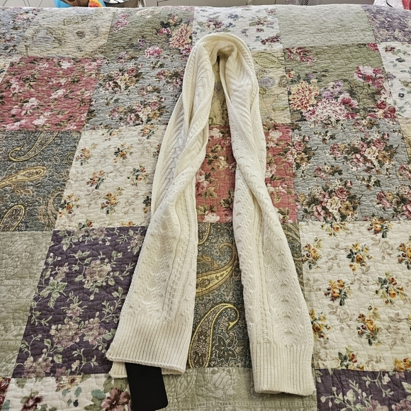 Fabletics Ivory Cable-Knit Scarf, Soft, One Size, Fisherman - Picture 3 of 7